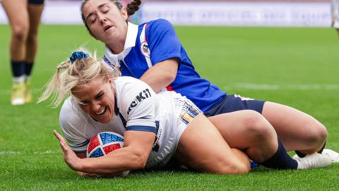 Amy Hardcastle scores a try for England against France