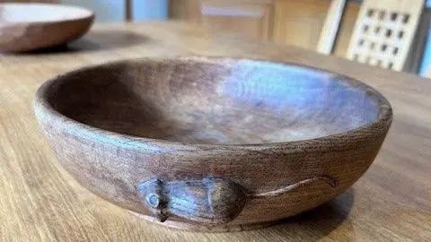 Ryedale Auctioneers A wooden bowl with a carved mouse on the outside