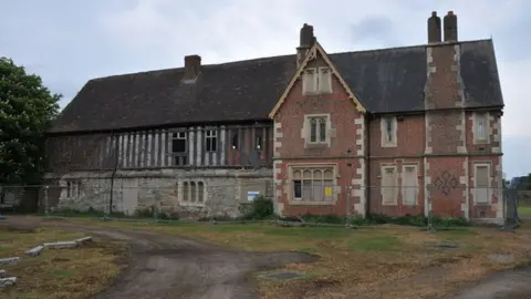 Geograph/Philip Halling Llanthony Secunda Priory