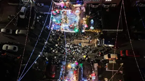 Isaaq Iftkhar Neighbours recreate Christmas