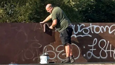 Chris Cheevers/LDRS Graffiti being washed away