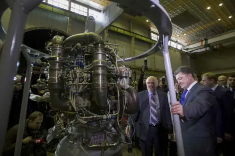 Reuters Ukraines President Petro Poroshenko (R, front) listens to explanations as he visits the factory Yuzhmash in Dnipro (Dnipropetrovsk), Ukraine, 21 October 2014