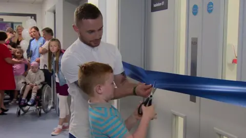 BBC Carl Frampton and Ross Patterson cut the ribbon at Children's Cancer Ward
