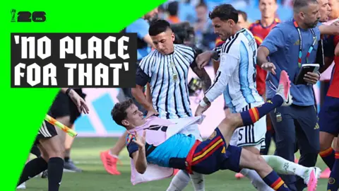 Fight breaks out between Spain and Argentina players at full-time