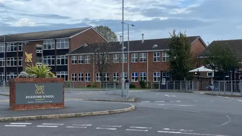 Handout Aylesford School