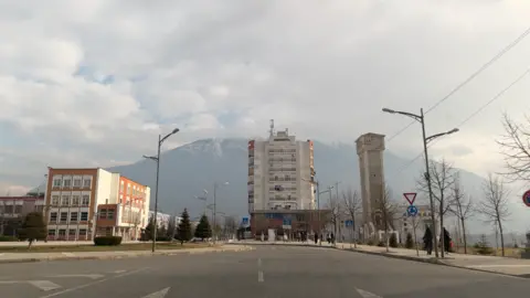 Josie Hannett / BBC Image of Kukës in winter, buildings and roads and mountains