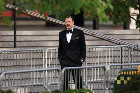 Reuters Jason Sudeikis arrives at Madison Square Garden, the venue for the reported wedding celebrations of singer Taylor Swift and National Football League (NFL) player Travis Kelce.

