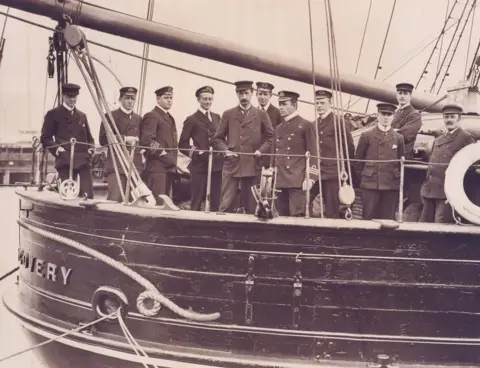 Dundee Heritage Trust Officers and scientists on board the Discovery in 1901