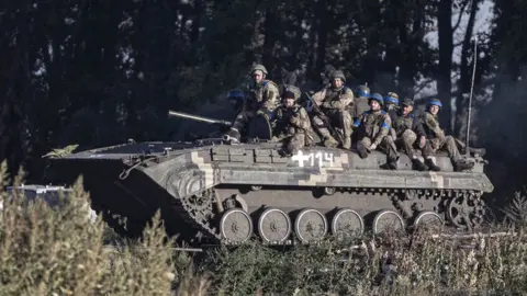 Getty Images Image shows tank with Ukrainian soldiers