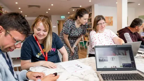 Andy Le Gresley Islanders browsing new easy read website