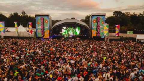 Darkshot Media Boundary Brighton crowd at the 2023 event 