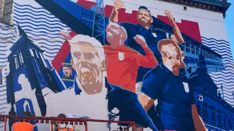 Alice Cunningham/BBC A close up picture of the mural during painting