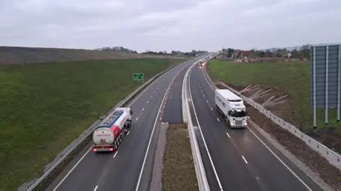 A picture of lorries and other vehicles on the A303 between Ilchester and Sparkford.