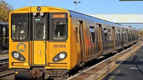 El Pollock/Geograph merseyrail train