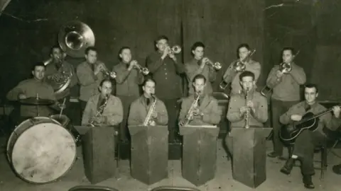 NI WAR MEMORIAL US Military band