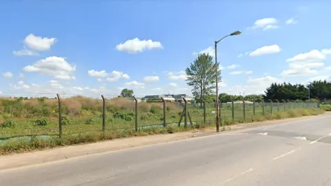 Google Road passing through vacant industrial estate in Hallen