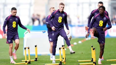 England's Cole Palmer (centre) and team-mates during a training session at the Ernst-Abbe-Sportfeld in Jena, Germany. 