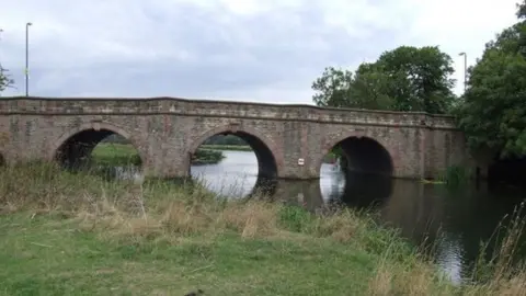 Geograph / Tony Bennett Oundle Bridge