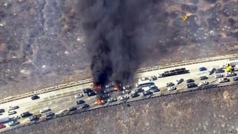 California fire: Drivers leave cars as blaze sweeps I-15 highway - BBC News