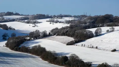 Getty Images A light dusting of snow covers hillsides near Biggin Hill Airport on January 30, 2019 near Biggin Hill, United Kingdom.