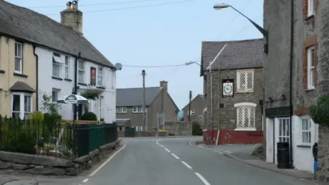 Eirian Evans/Geograph The B4401 through Cynwyd