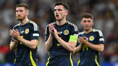 Andy Robertson applauds Scotland fans
