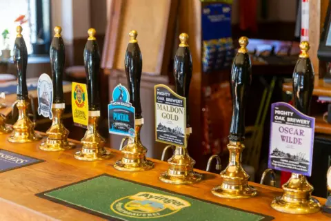 Getty Images A row of 7 beer taps in an English pub