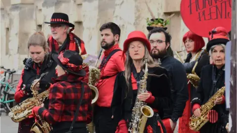 Roger Thomas Performers