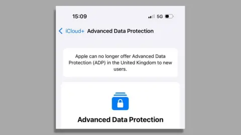 Apple A Screenshot dari layar iPhone yang menampilkan pemberitahuan di halaman Pengaturan Perlindungan Data Lanjutan untuk Pengguna Inggris "Apple tidak lagi dapat menawarkan perlindungan data lanjutan (ADP di Inggris kepada pengguna baru".