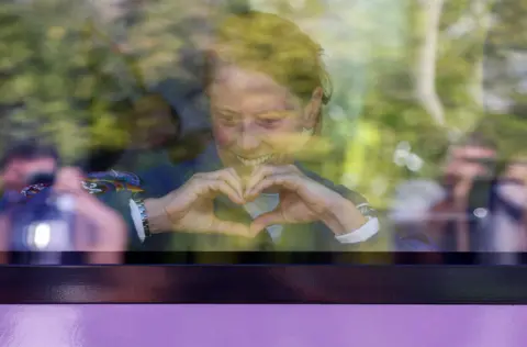 MAXIM SHEMETOV/Reuters Nasa astronaut Loral O'Hara makes a heart-shaped gesture in a bus while leaving for pre-flight preparation