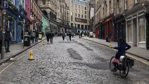 Traffic free days begin in Edinburgh city centre