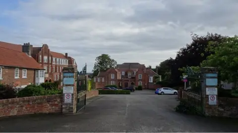 DS Pugh / Geograph Hunmanby Hall