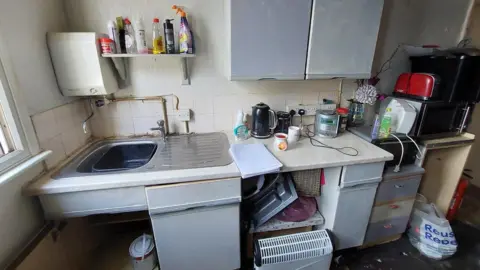 Southend-on-Sea City Council A kitchen at 90-90a West Road in Westcliff-on-Sea