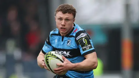 Tom Bowen runs with the ball for Cardiff
