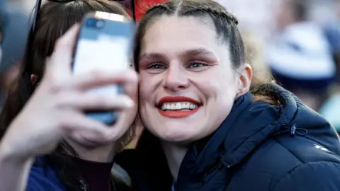 Action Images/Reuters Rugby star Ilona Maher poses with a fan for a selfie