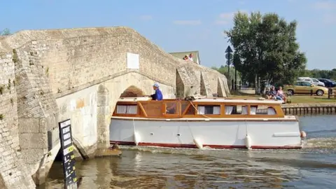 boat going under bridge