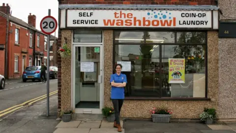 JAMES WISE Taryn in front of The Washbowl