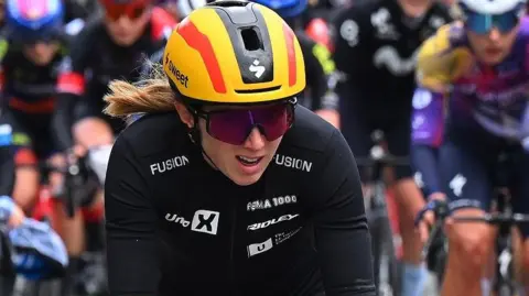 Elinor Barker competes in a cycle race