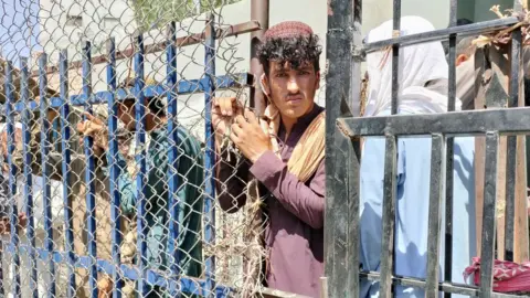 Getty Images Afghans waiting at Pakistani border