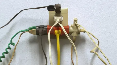 Tom Kelley Busy socket