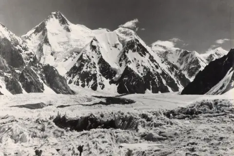 DAG Gasherbrum I (or Hidden Peak) [Karakoram Mountain Range] 