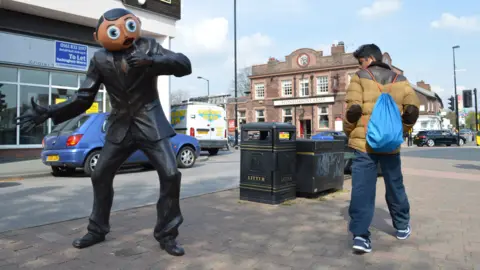 Frank Sidebottom statue in Timperley