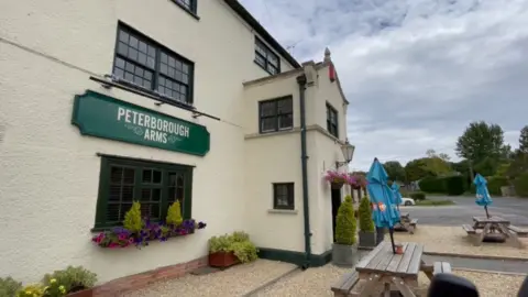 Peterborough Arms pub in Dauntsey Lock