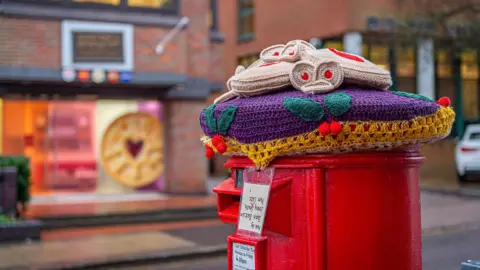 Jo Hailey Post box topper