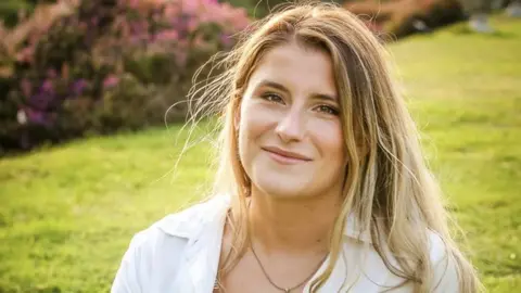 Bella Enoizi Bella Enoizi