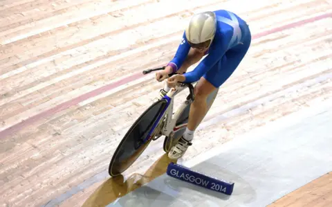 SNS Katie Archibald cycling on the track at the Glasgow Commonwealth Games in 2014.