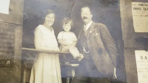 Janet Cocks A young Janet Cocks with her parents