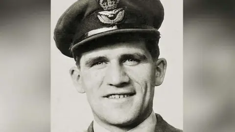 Family photo Flight Lieutenant Ken Rees