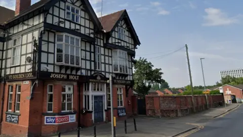 Golden Lion pub, Blackley