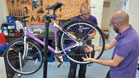 R-evolution Mechanics work on a bike 